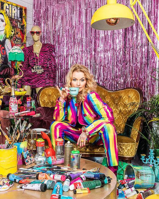 Fru Bugge, popart utstilling i Oslo sentrum. Kunstneren har med store malerier og originaler