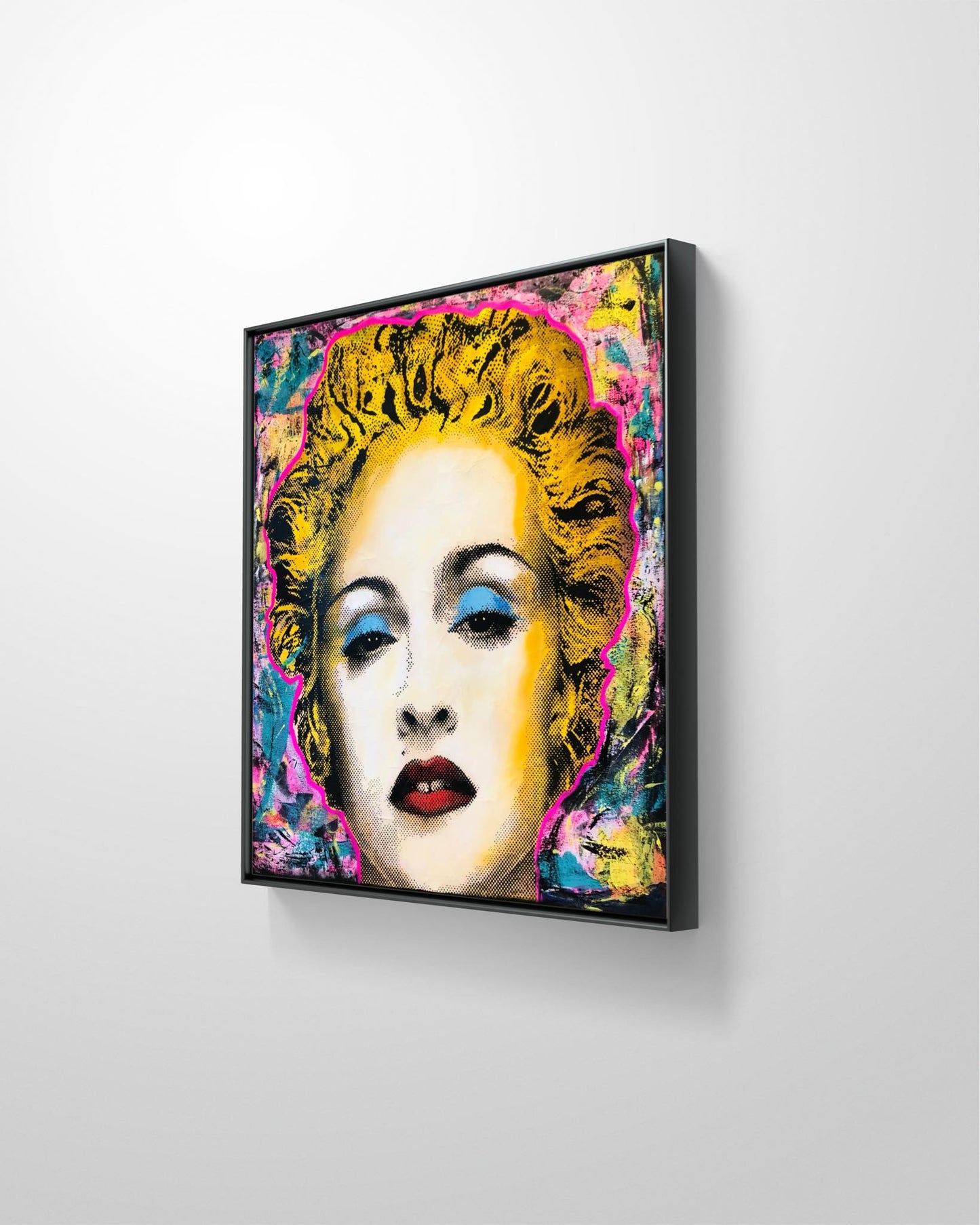Fru Bugge har hatt stor suksess med Bank & Larsen med Fru Bugge i bagasjen, sammen med ronny Bank og rino Larsen. Galleri2b er stedet å handle popart og streetart
