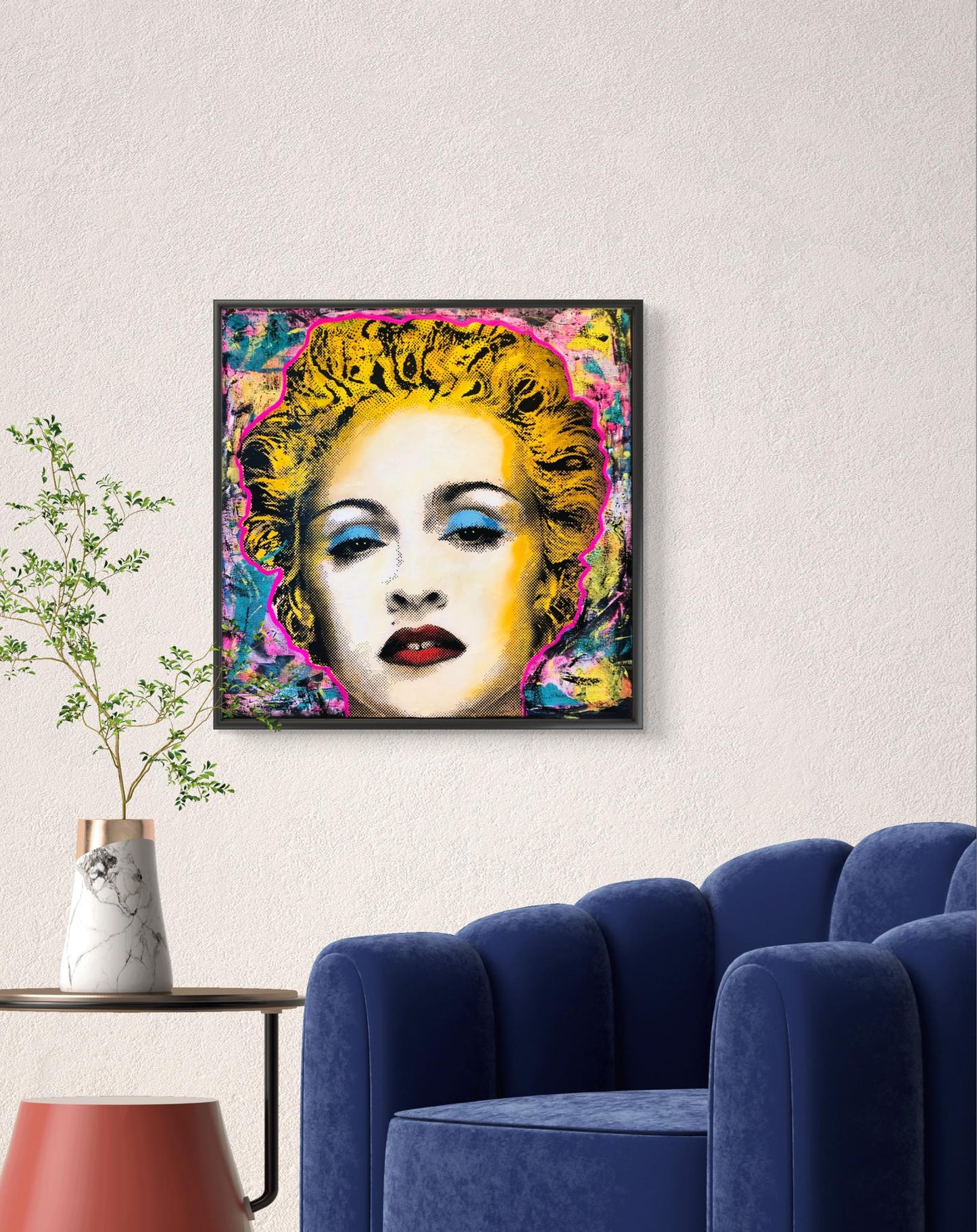 Her ser du trykk av Madonna. Kunstneren er den populære popart og streetart kunstneren Fru Bugge. Fru Bugge har hatt stor sukess med blant annet utstilingen Bank & Larsen med Fru Bugge i bagasjen sammen med Ronny Bank og Rino Larsen