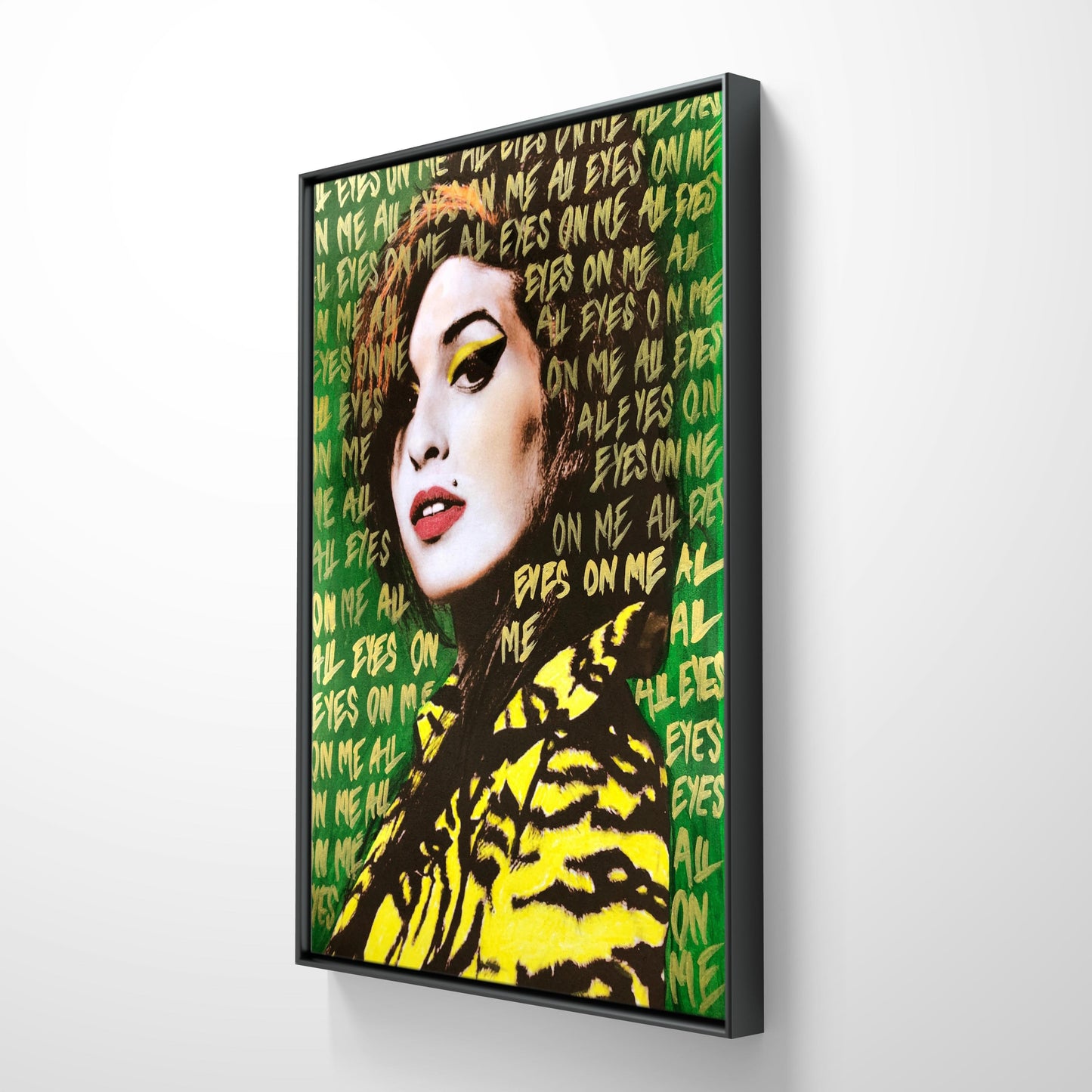 Pop Art av den populære pop art kunstneren Fru Bugge. Fru Bugge er svært populær og det er venteliste på originaler. Heng pop art eller streetart på veggen din. Galleri2b hadde stort suksess med utstillingen "Bank & Larsen med Fru Bugge i bagasjen i samarbeid med Ronny Bank, Fru Bugge og Rino Larsen