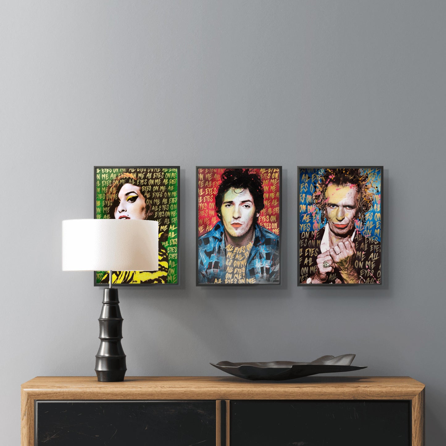 Her ser du trykket "Amy Winehouse" i pop art stil av Fru Bugge. Galleri2b har stort utvalg av pop art og streetart.