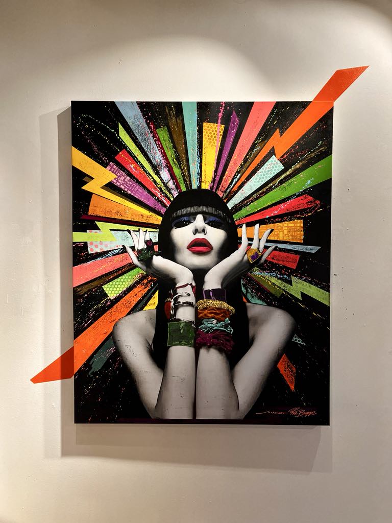 Her ser du trykket "Soda Pop" i Popart stil av Fru Bugge og Kokkoart. Originalen er malt på veggen til selveste Coca Cola