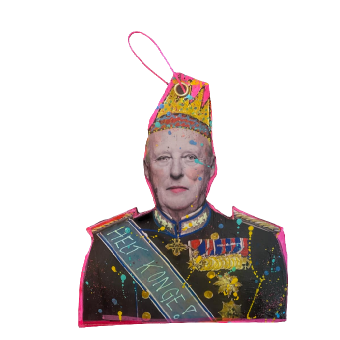 Juletrepynt med motiv av kongen, Kong Harald. Motivet er popart av Fru Bugge