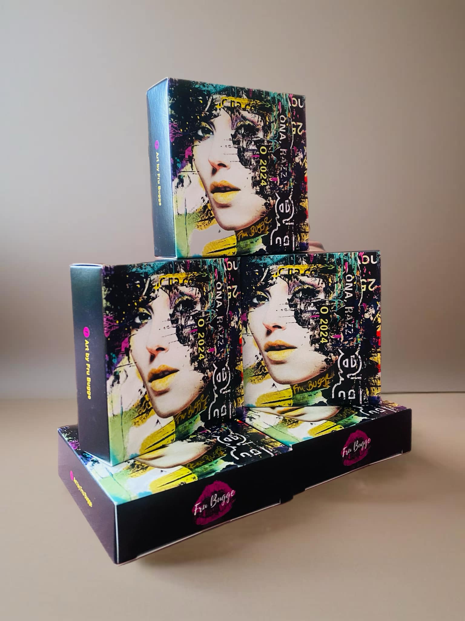 Bilde av Fru Bugge sjokolade laget av Fru Bugge, popart kunst fra Galleri2b