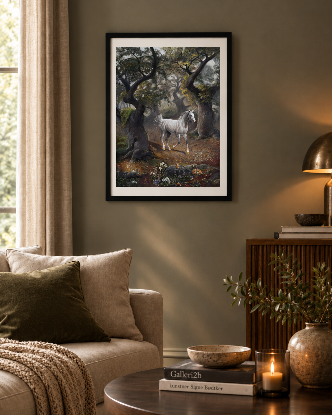 Enhjørningen av Signe Bødtker – signert giclée-trykk, oppheng i stue | Galleri2b